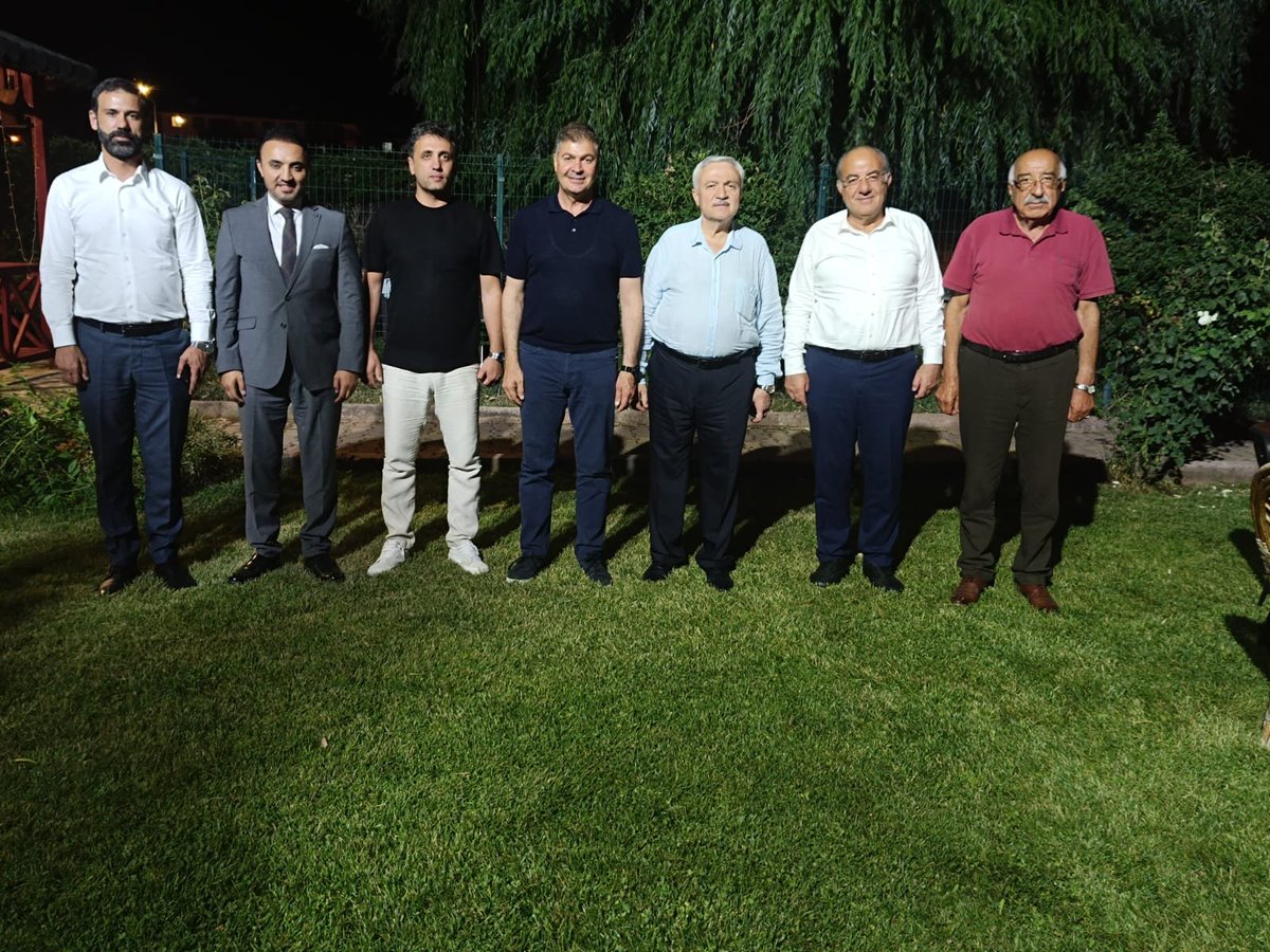 Tunceli Munzur Üni. Rektörü Prof. Dr. Kenan Peker, Tunceli Kurucu İl Bşk. Veli Suroğlu, Elazığ ve Tunceli Koordinatörü 27. Dönem Mardin Mv. Cengiz Demirkaya, Ticaret İl Müdürü Kayahan Topal, Hozat İlçe Bşk. Ali H. Tunçel, Merkez İlçe Bşk. Recai Hazar ile bir araya geldik.