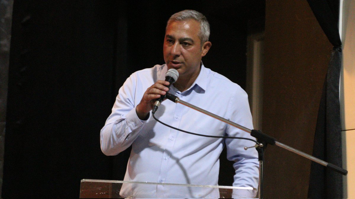 Siyasi operasyonları değil, bağımsız yargıyı işler kılmak; geçinilenemeyen değil, yaşanılabilir ücretleri konuşmak; gözyaşı akıtan annelerin çocukları için endişelenmeyeceği bir Türkiye kurmak Türkiye'nin birinci partisi, Cumhuriyet Halk Partisi'nin boynunun borcudur! 

İl