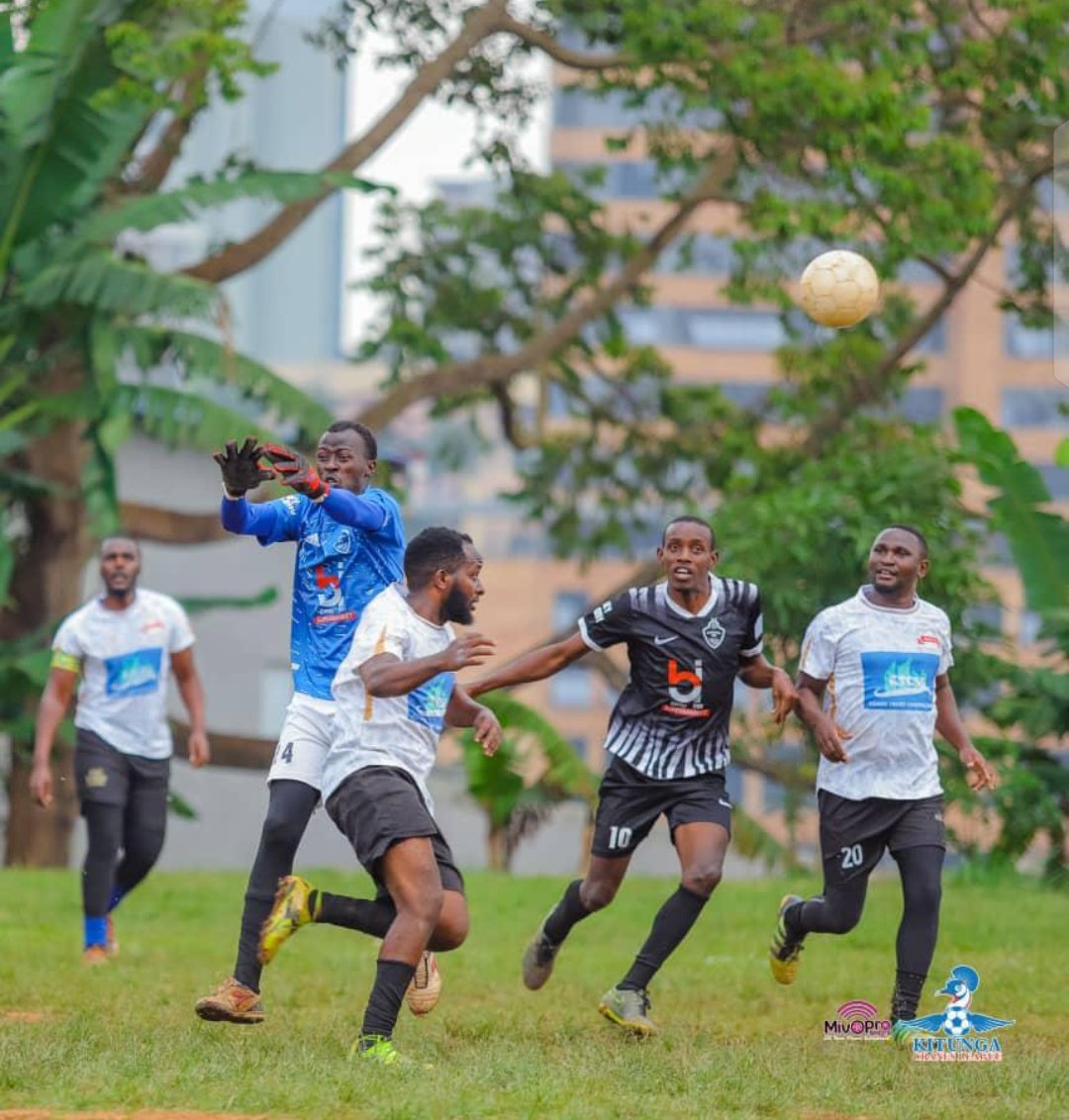 KahondaFc's tweet image. 😂 😂 where is the keeper 😂