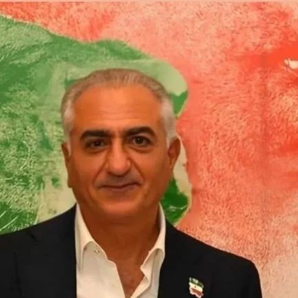 یا رومی رومی یا زنگی زنگی! یا طرف شاه یا طرف جمهوری اسلامی! ختم کلام!
#KingRezaPahlavi #همكارى_ملى