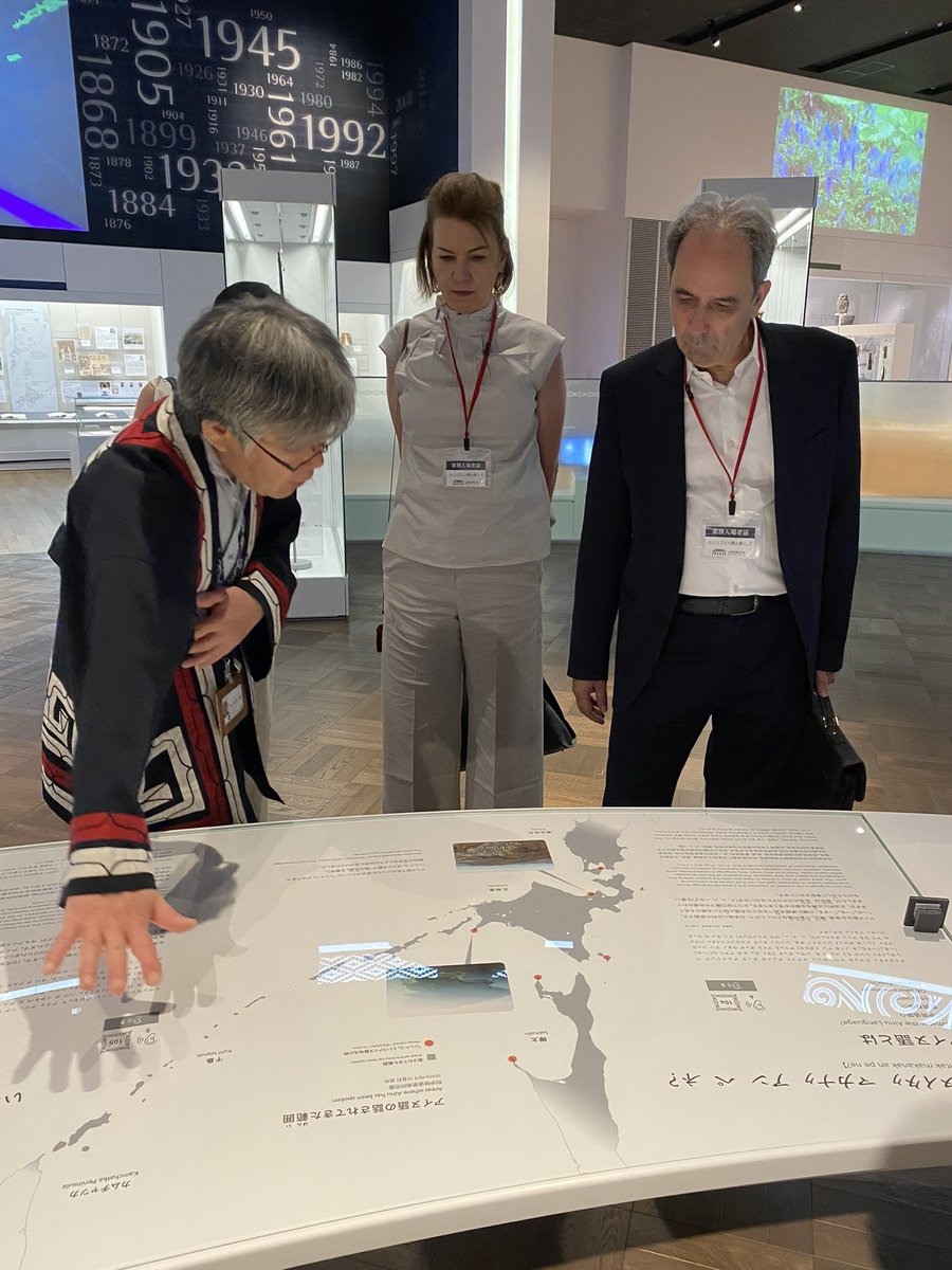 GermanAmbJapan's tweet image. ウポポイ(民族共生象徴空間)ではアイヌの豊かな文化と歴史を探訪。
特別展で展示中のベルリン民族学博物館コレクションは、日本が初めて公式に参加した1873年のウィーン万国博覧会に出品されたアイヌの品々です。