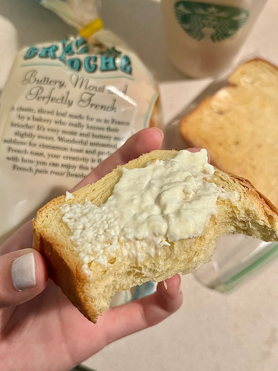 Keeping it healthy and tasty this morning 😸