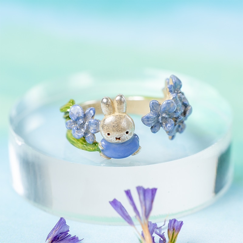 FlowerMiffy's tweet image. \✨Happy Birthday✨/
8月生まれの方へ、誕生花をモチーフにした贈り物はいかがでしょうか？🥰
8月の誕生花は「デンファレ」。つやのある美しい花をいくつも咲かせ、どこかエキゾチックな雰囲気があるお花です。
花言葉は「お似合いのふたり」「有能」。
benelic-flower.com/view/search?se…