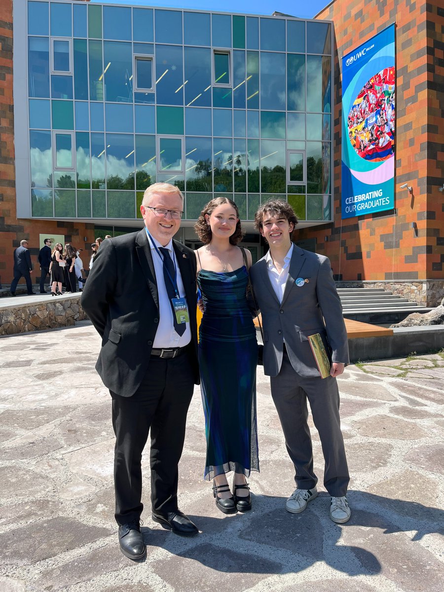 AndrewTurnerCAN's tweet image. Ce fut un réel plaisir de rencontrer des étudiants canadiens du United World College lors de ma récente visite à Dilidjan. C&apos;est formidable de voir les liens se tisser entre les gens.