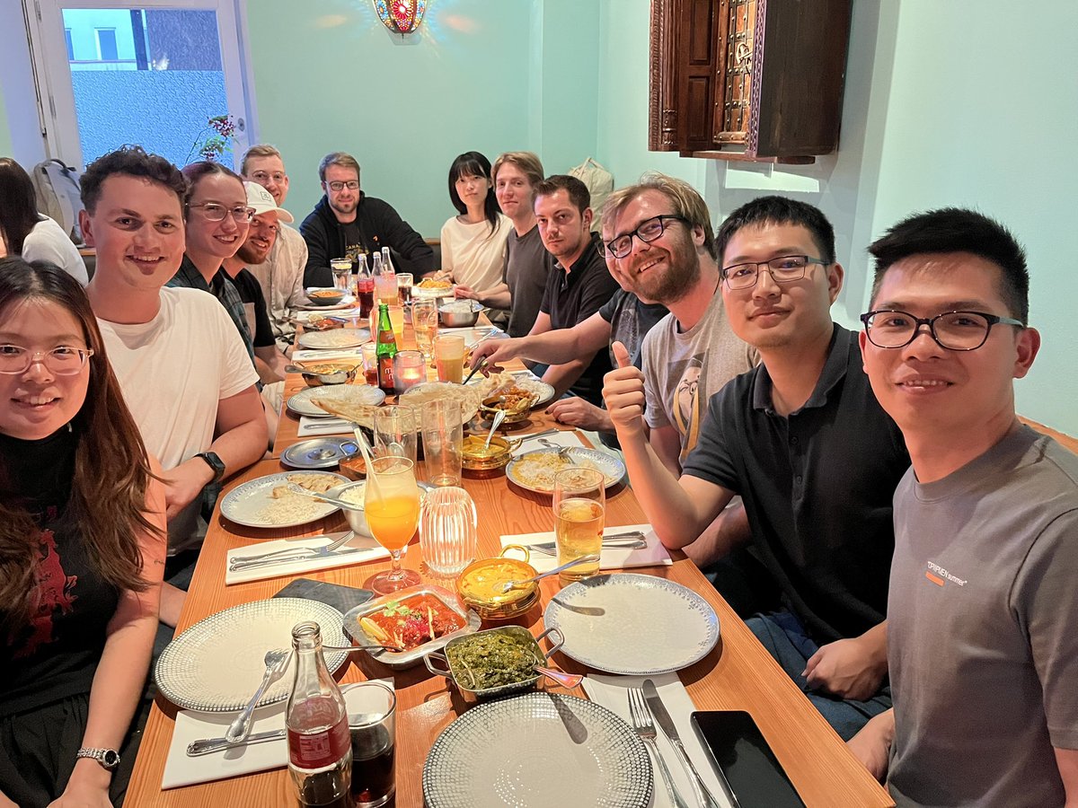 muller_group's tweet image. Celebrating the successful PhD defense of Ivana Pivarnikova with an #Indian #dinner downtown #Munich including great #cocktails and plenty of #food