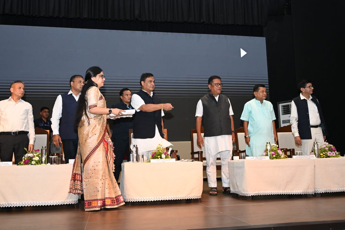 Chief Minister Assam (@cmofficeassam) on Twitter photo HCM Dr. <a href="/himantabiswa/">Himanta Biswa Sarma</a> laid the foundation stone for infrastructure upgradation of Dibrugarh University under the Chief Minister's Special Grant and PM-USHA, worth ₹146.43 crore.
✅Under CM's Special Grant: Girls hostel, internal road repairs, Type-IV housing, sports complex, HCM Dr. <a href="/himantabiswa/">Himanta Biswa Sarma</a> laid the foundation stone for infrastructure upgradation of Dibrugarh University under the Chief Minister's Special Grant and PM-USHA, worth ₹146.43 crore.
✅Under CM's Special Grant: Girls hostel, internal road repairs, Type-IV housing, sports complex,