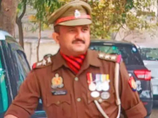 Janakraj Agrawal (@janakraj13) on Twitter photo рдЧрд╛рдЬрд┐рдпрд╛рдмрд╛рдж рдХрдорд┐рд╢реНрдирд░реЗрдЯ рдореЗрдВ рдХреНрд░рд╛рдЗрдо рдмреНрд░рд╛рдВрдЪ рдХреЗ рд╣реЗрдб рдЗрдВрд╕реНрдкреЗрдХреНрдЯрд░ рдЕрдмреНрджреБрд▓ рд░рд╣рдорд╛рди рд╕рд┐рджреНрджреАрдХреА рдХреЛ рд╕рд╕реНрдкреЗрдВрдб рдХрд░ рджрд┐рдпрд╛ рдЧрдпрд╛ред
рдХреНрд░рд╛рдЗрдо рдмреНрд░рд╛рдВрдЪ рдкреНрд░рднрд╛рд░реА рдзрд░реНрдорд╛рдВрддрд░рдг рдФрд░ рдордиреА рд▓рд╛рдВрдбреНрд░рд┐рдВрдЧ рдХрд░рдиреЗ рд╡рд╛рд▓реЗ рдЬрд▓рд╛рд▓реБрджреНрджреАрди рдЙрд░реНрдл рдЫрд╛рдВрдЧреБрд░ рдЧреИрдВрдЧ рдХреА рдорджрдж рдХрд░рддрд╛ рдерд╛!
рдореЗрд░рда рдкреБрд▓рд┐рд╕ рд╕реЗ рдРрд╕рд╛ рдЗрдирдкреБрдЯ рдорд┐рд▓рдиреЗ рдХреЗ рдмрд╛рдж рдкреБрд▓рд┐рд╕ рдХрдорд┐рд╢реНрдирд░ рдЬреЗ рд░рд╡рд┐рдВрджрд░ рдЧреМрдб рдиреЗ рдЧрд╛рдЬрд┐рдпрд╛рдмрд╛рдж рдХрдорд┐рд╢реНрдирд░реЗрдЯ рдореЗрдВ рдХреНрд░рд╛рдЗрдо рдмреНрд░рд╛рдВрдЪ рдХреЗ рд╣реЗрдб рдЗрдВрд╕реНрдкреЗрдХреНрдЯрд░ рдЕрдмреНрджреБрд▓ рд░рд╣рдорд╛рди рд╕рд┐рджреНрджреАрдХреА рдХреЛ рд╕рд╕реНрдкреЗрдВрдб рдХрд░ рджрд┐рдпрд╛ рдЧрдпрд╛ред
рдХреНрд░рд╛рдЗрдо рдмреНрд░рд╛рдВрдЪ рдкреНрд░рднрд╛рд░реА рдзрд░реНрдорд╛рдВрддрд░рдг рдФрд░ рдордиреА рд▓рд╛рдВрдбреНрд░рд┐рдВрдЧ рдХрд░рдиреЗ рд╡рд╛рд▓реЗ рдЬрд▓рд╛рд▓реБрджреНрджреАрди рдЙрд░реНрдл рдЫрд╛рдВрдЧреБрд░ рдЧреИрдВрдЧ рдХреА рдорджрдж рдХрд░рддрд╛ рдерд╛!
рдореЗрд░рда рдкреБрд▓рд┐рд╕ рд╕реЗ рдРрд╕рд╛ рдЗрдирдкреБрдЯ рдорд┐рд▓рдиреЗ рдХреЗ рдмрд╛рдж рдкреБрд▓рд┐рд╕ рдХрдорд┐рд╢реНрдирд░ рдЬреЗ рд░рд╡рд┐рдВрджрд░ рдЧреМрдб рдиреЗ