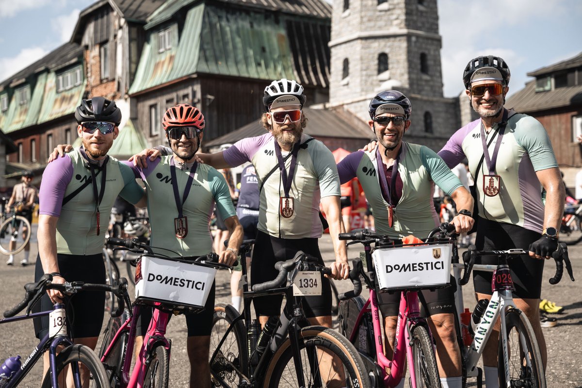 RNeruda's tweet image. KDYŽ SE POMOC DRUHÝM STANE CÍLEM
Minulou sobotu jsem absolvoval už druhý závod letošní série #roadclassics – 100 km dlouhý závod na Klínovci. Tentokrát to ale bylo úplně jiné.
Místo honby za osobním výkonem jsem měl tu čest jet jako jeden z pěti členů týmu #domestici. Naším…