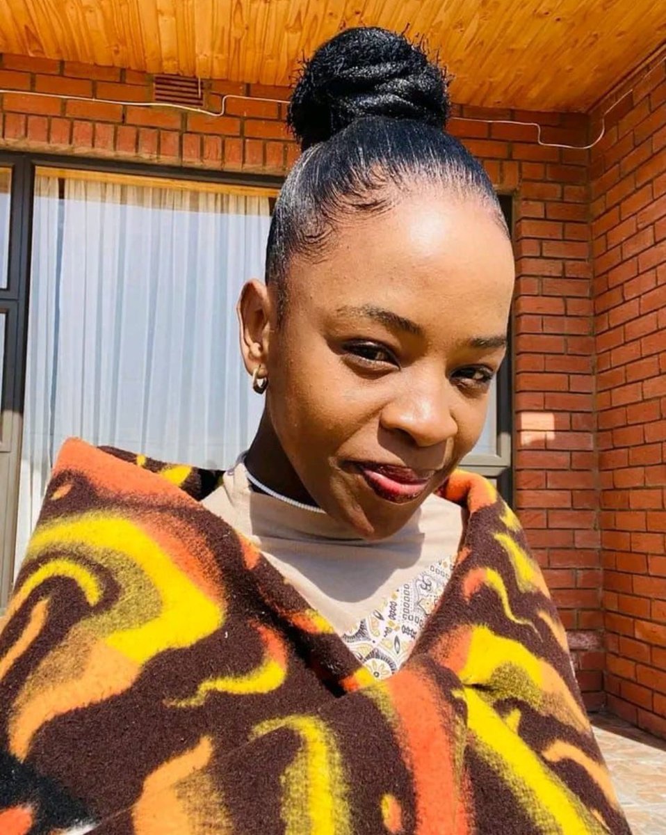 MDNnewss's tweet image. MISSING PERSON ALERT.🚨🚨

Bayswater police are seeking help to find 33-year-old Amogelang Molwagae, who went missing on 20 July 2025 after leaving her family’s Heuwelsig home to buy bread and headache medicine.

She was last seen wearing black leggings, a black bomber jacket,…