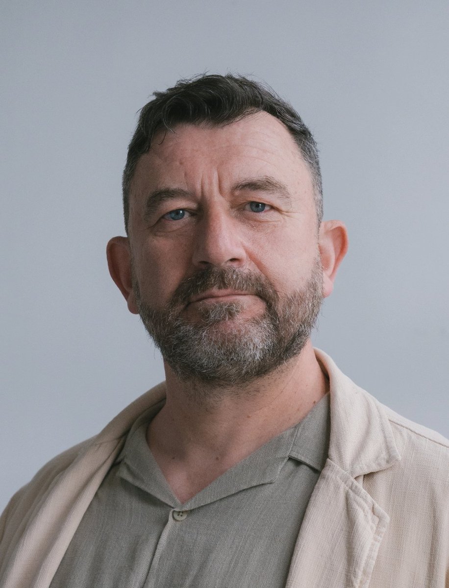FreeToWrite2024's tweet image. Are you ready for some more exciting news?? 😍👏
During the JHISS 2025, our prose-ers will be led by one of the most engaging, and excited writers on this island and in the world... @paul_mc_veigh!
They will get three, 2-hour MASTERCLASSES!
@The_JHS @PENIreland