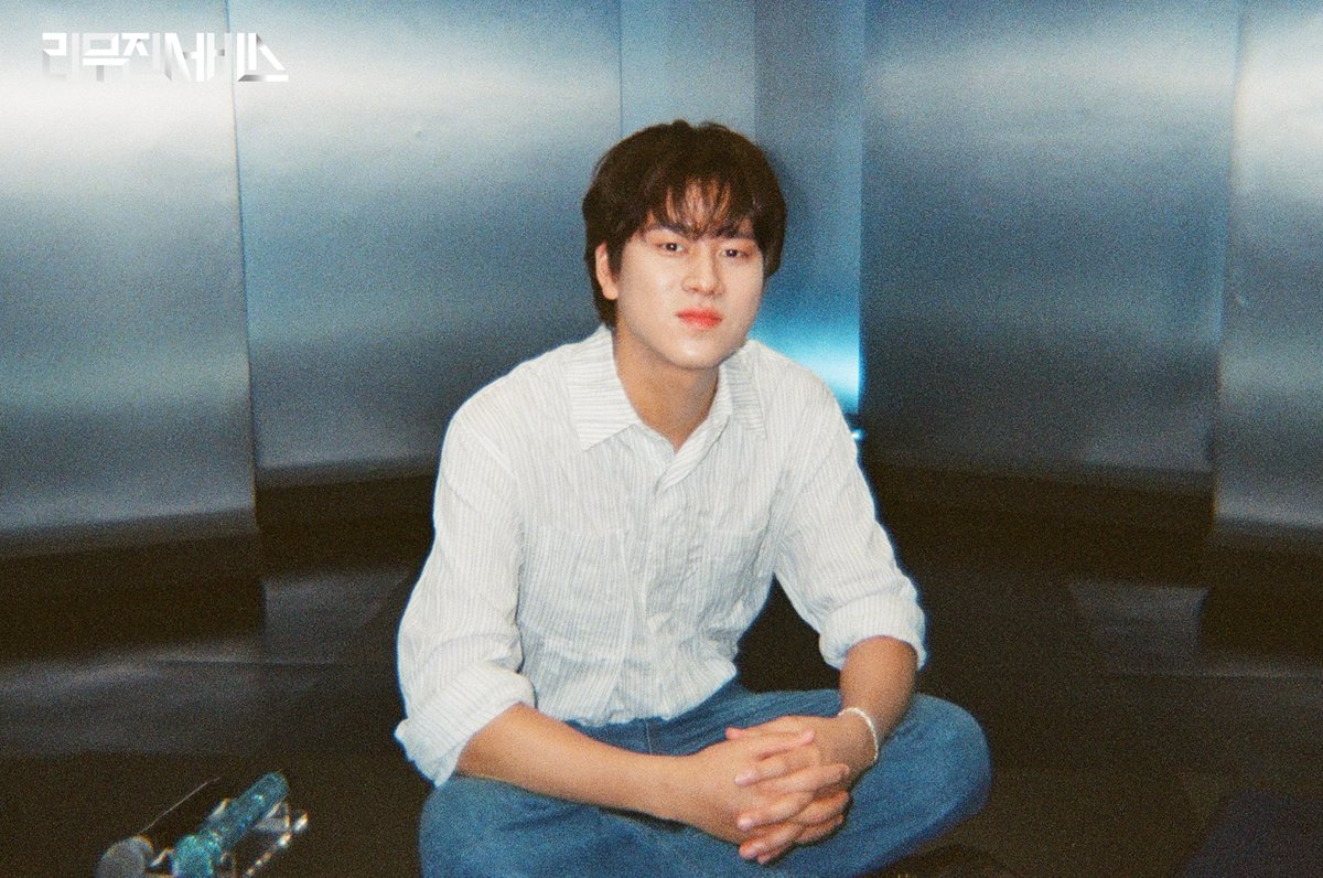 mujin_plz's tweet image. 무쥔장 축하해~
햇살 가득 눈부신 듀엣을 남긴 거,,☀️
무쥔장 고마워~
그 음악을 우리 귓가에 속삭여줘서,,🫠
>>> 림썰은 지금 밤새도록 그리움에
편지를 쓰는 중…💬💕
@BPM_LMJ
#이무진 #LEEMUJIN #리무진서비스