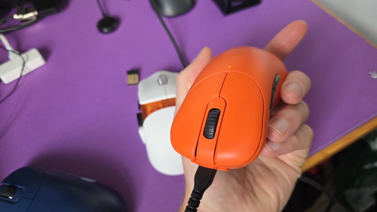 Only just realised the AX and NP01 can use normal USB C cables, after using these mice ALL THE TIME and constantly grumbling about the special cable these mice use, this is truly a moment of all time