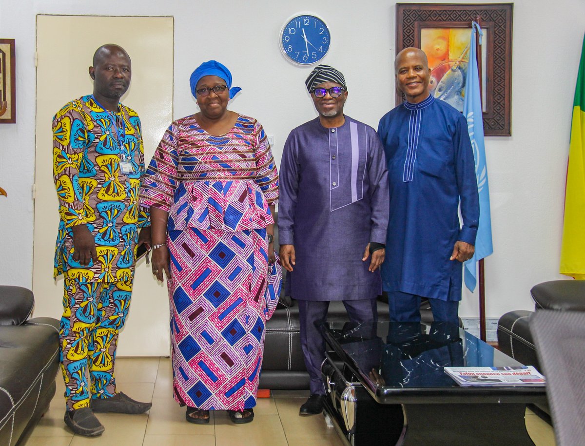 PNUDBenin's tweet photo. De fructueux échanges entre @TitusOsundina RR du @PNUDBenin et M. Pascal Djohossou, du Movement for Community-Led Development #MCLD sur l'approche de développement conduit par les communautés.

En perspective, des synergies d'actions possibles entre le #PNUD et le MCLD au Bénin. https://t.co/far8QaWLpK