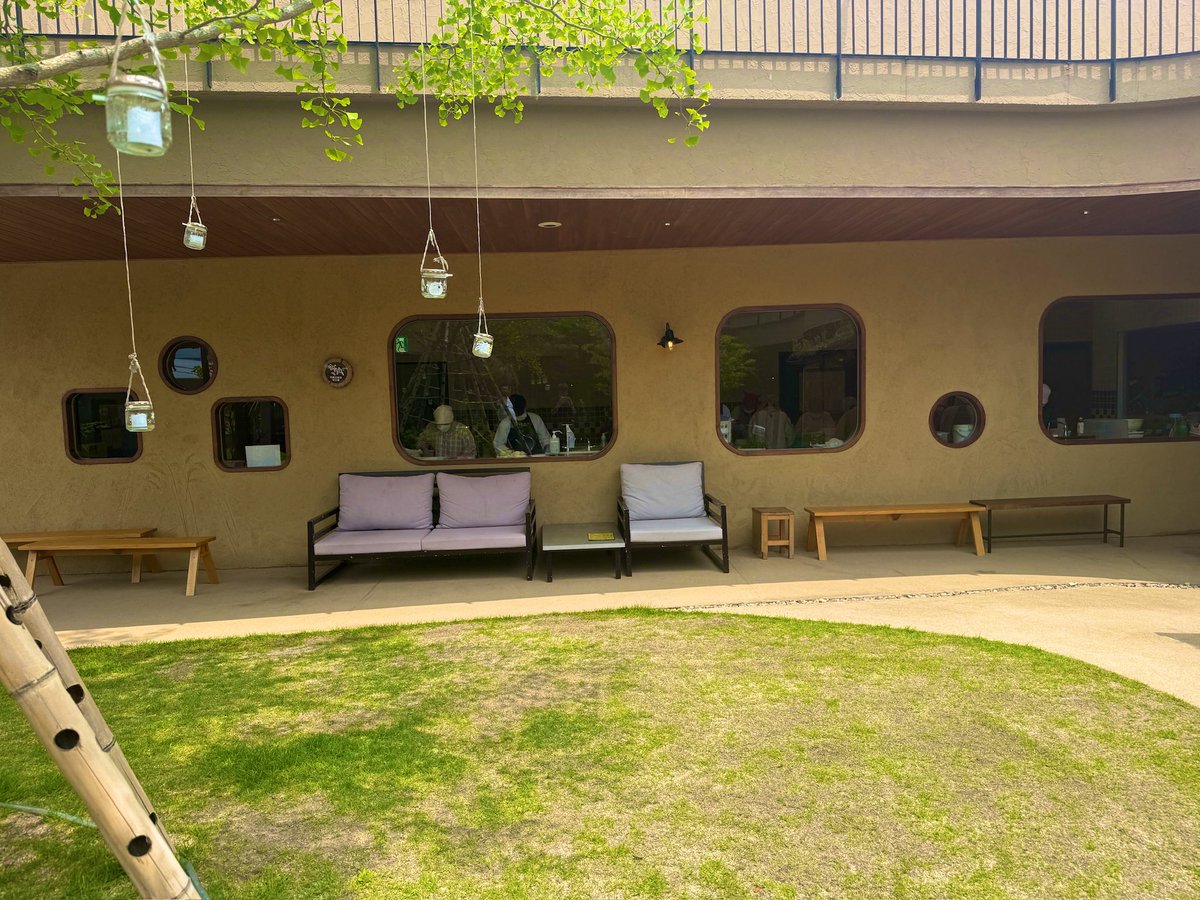 MeSC_x's tweet image. アンバサダーのルオンです!少し前に紹介したあぐりガーデンさん!
ご飯屋さんの他にも、直売所やカフェやテラスそれにカピバラさんがいます、カピバラさん可愛かった!カフェではパンケーキもあるらしい食べてみたい!みんなもぜひ行ってみて! #真庭