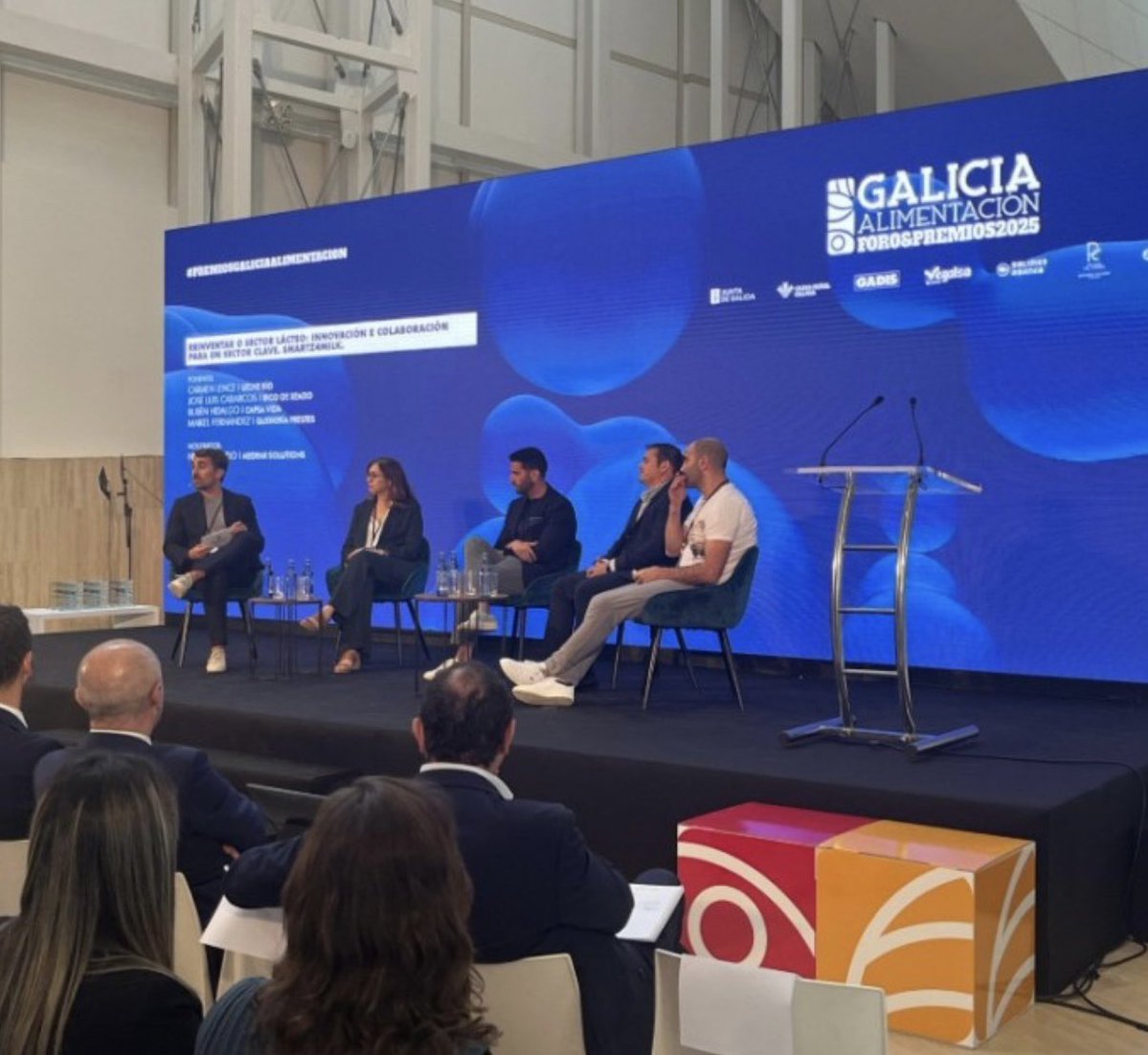 RevistaAlimenta's tweet image. #INDUSTRIA | El proyecto Smartz4Milk marca un antes y un después en la modernización del lácteo gallego
El proyecto ha permitido digitalizar plantas, mejorar la eficiencia, garantizar la trazabilidad y sentar las bases de un nuevo modelo industrial
👉🏻tinyurl.com/4tbes5dj