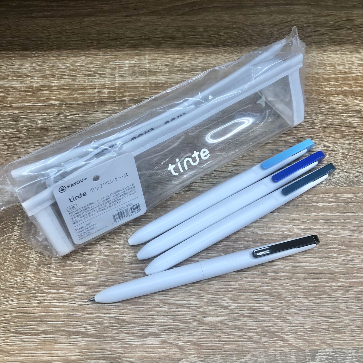 Hi_NOTE_isesaki's tweet image. 話題の新ブランド「KAYOU+」のGELボールペン「tinte」、入荷しました❗️
本体とクリップが一体化したユニークなデザイン🖊️
カラーは7色で発色も鮮やか🌸
クリアペンケースとともに夏のnewスタメンとしていかがですか😊
ボールペン 税込330円
ペンケース 税込330円
#ハイノート伊勢崎店 #文房具 #文具