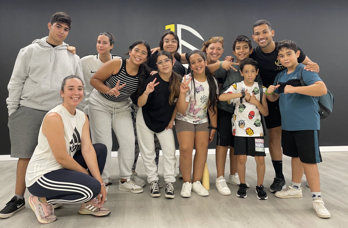 gitanos_org's tweet image. El derecho al juego es clave en el desarrollo de la #infancia. Nuestros equipos están volcados en que muchas niñas y niños #gitanos disfruten del verano. Fotos de diferentes actividades lúdicas en Galicia, Madrid y Comunidad Valenciana.