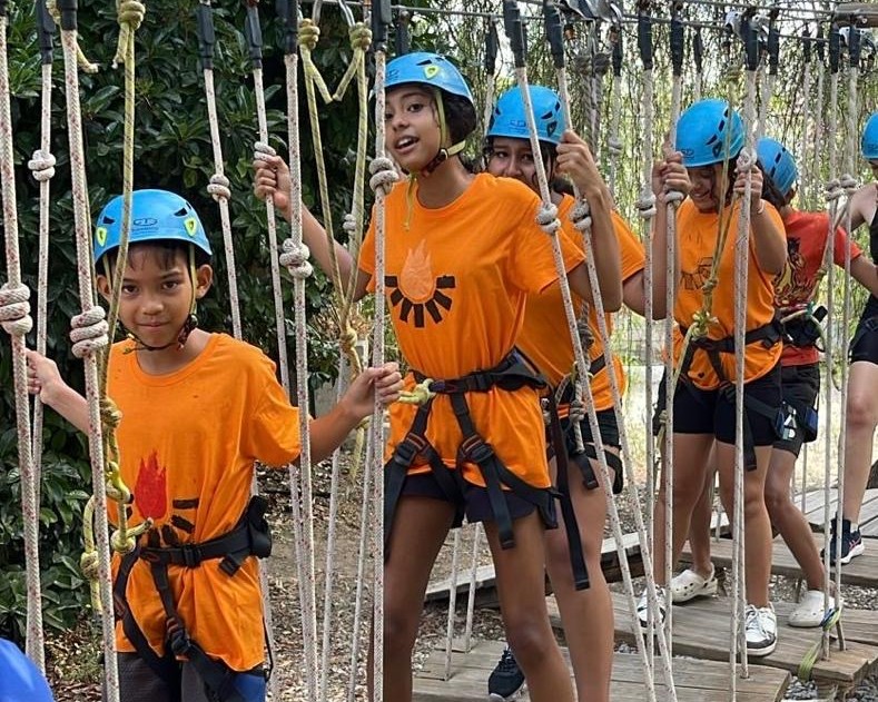 gitanos_org's tweet image. El derecho al juego es clave en el desarrollo de la #infancia. Nuestros equipos están volcados en que muchas niñas y niños #gitanos disfruten del verano. Fotos de diferentes actividades lúdicas en Galicia, Madrid y Comunidad Valenciana.