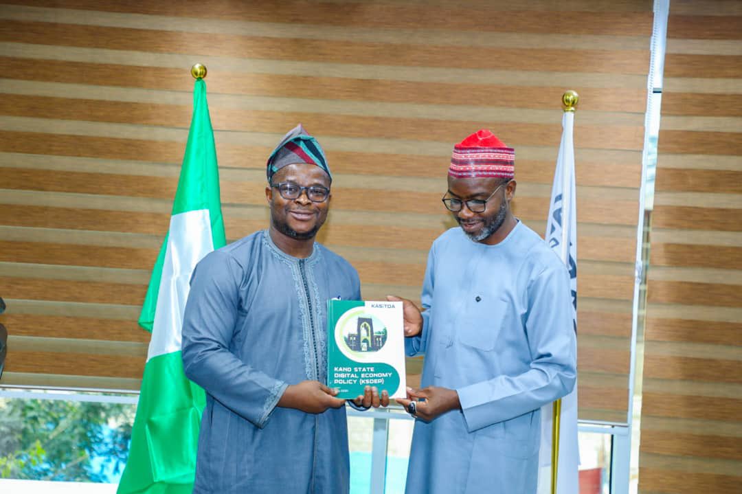 Galaxybackbone's tweet image. Kano DG Visits GBB for Strategic ICT Collaboration
The Managing Director/CEO of Galaxy Backbone, Professor Ibrahim Adeyanju, received the Director General of the Kano State Information Technology Development Agency (KASITDA), Dr. Bashir Abdu Muzakkari, at the Corporate…