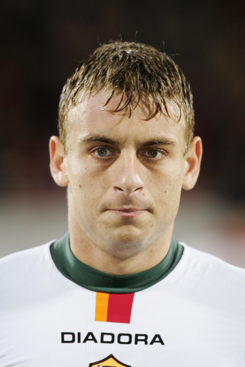Daniele De Rossi down the years <a href="/ASRomaEN/">AS Roma English</a> , a thread. 🧵

2004