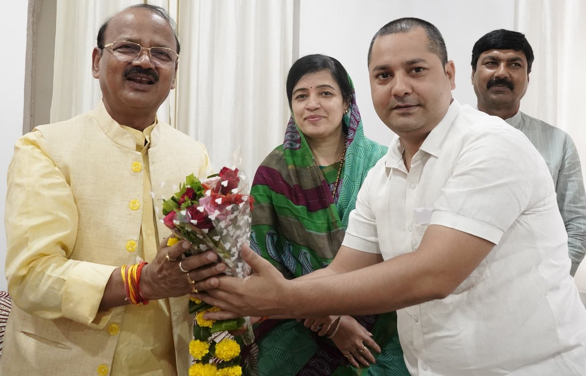 मध्यप्रदेश शासन के राज्य मंत्री (स्वतंत्र प्रभार) एवं सीधी जिले के पालक मंत्री आदरणीय श्री दिलीप जायसवाल जी के सीधी आगमन पर स्थानीय सर्किट हाउस में स्वागत अभिनंदन किया।