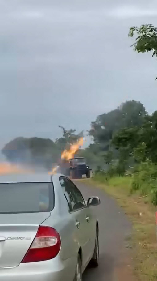 Worldnews1008's tweet image. 🇹🇭🇰🇭After
Russia-Ukraine
Israel-Palestine
Israel-Iran
India-Pakistan
Now #Thailand -#Cambodia
At least two Combodian military positions were destroyed including Brigade HQ in Airstrikes by Royal Thai Airforce. #ไทยกัมพูชา
#ThailandStartedTheWar
#cambodiaopnedfire #กองทัพบก