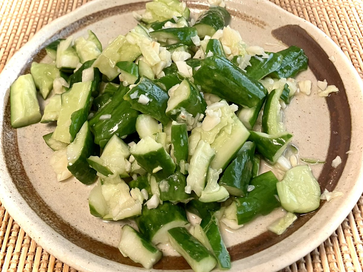 mmako111's tweet image. #おうちごはん 

お持ち帰りの鳥もも肉唐揚げ丼

たたき胡瓜