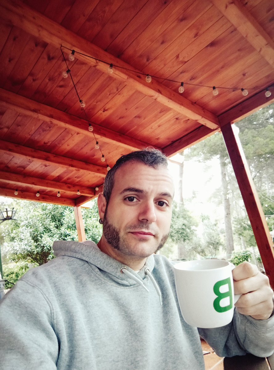 basanydebaixLlo's tweet image. Amb dessuadora encara tinc fresqueta i tot. Quin bé de déu