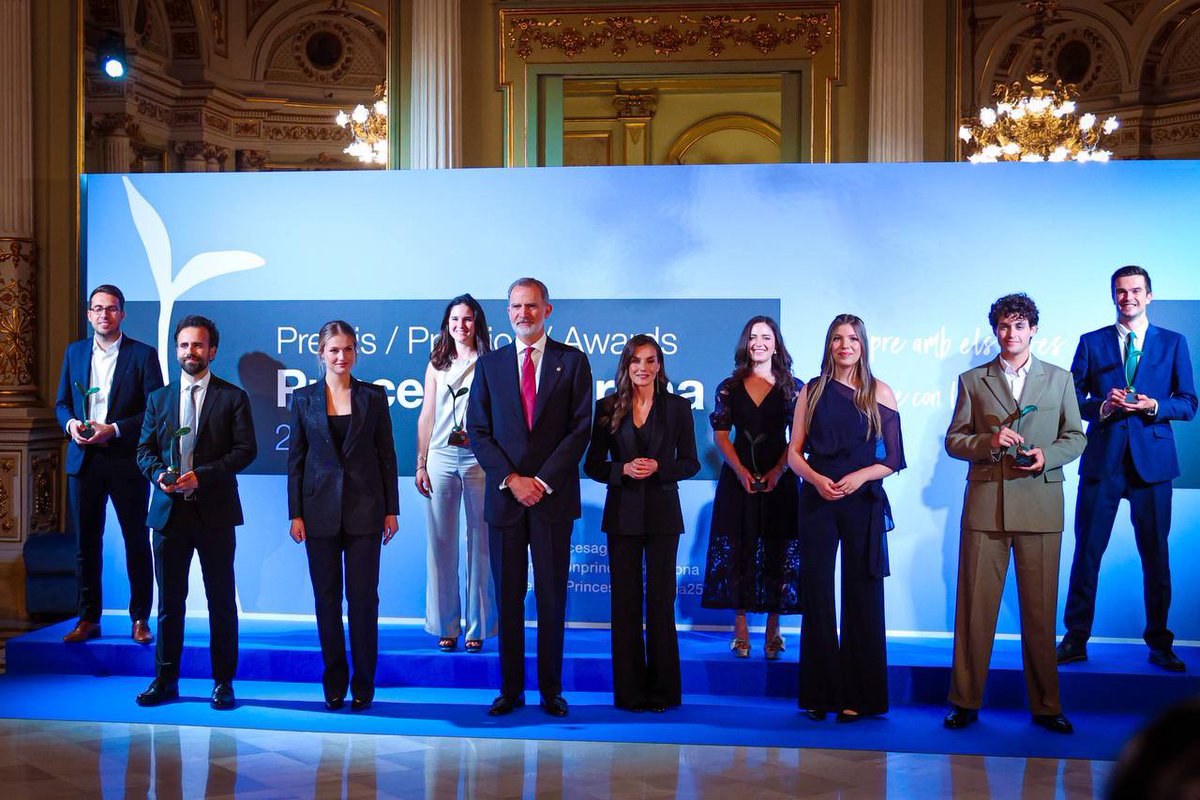 Talent, innovació i compromís: això representen els #PremiosPrincesaDeGirona25. L’Andreu, l’Antoni, la Gabriela, el Manuel, el Pablo i la Valentina ens recorden que el talent jove té molt a dir en recerca, salut, tecnologia, arquitectura i educació. Enhorabona!
