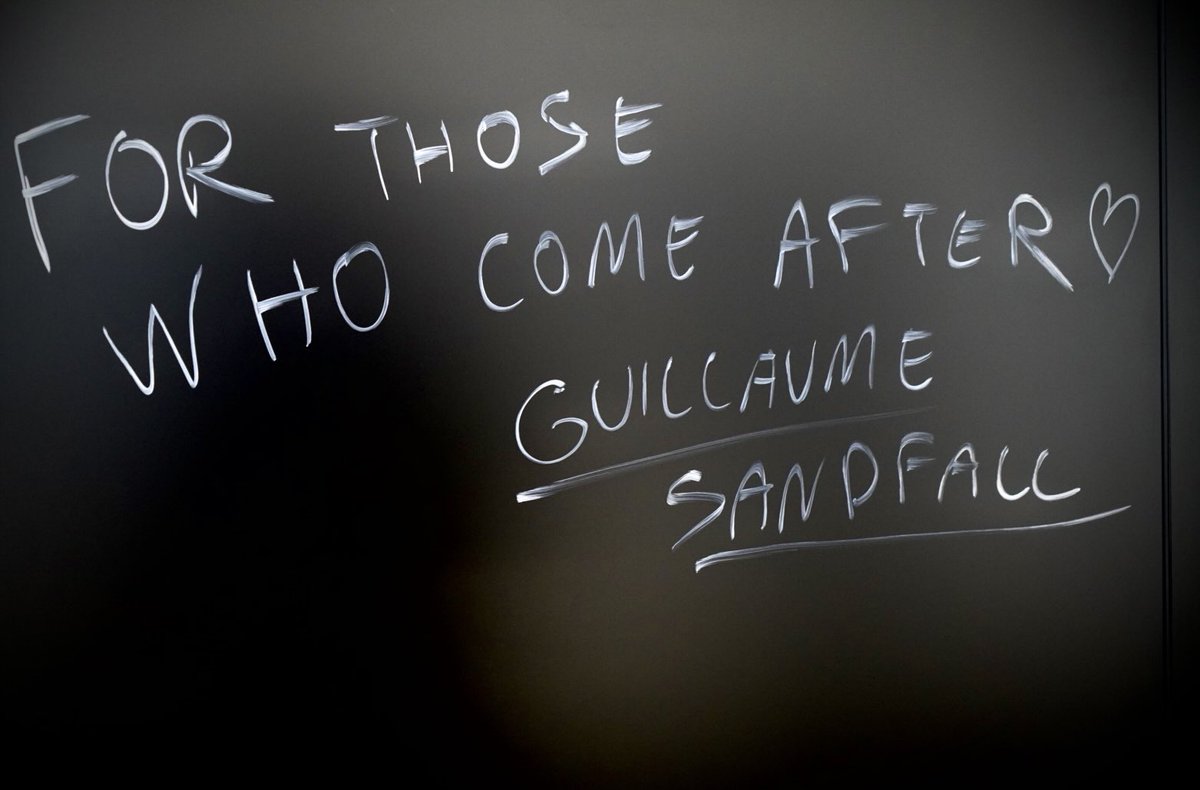 Guillaume signed on behalf of the team. Thank you very much🙏👍🫶😍🙇🏻🎮