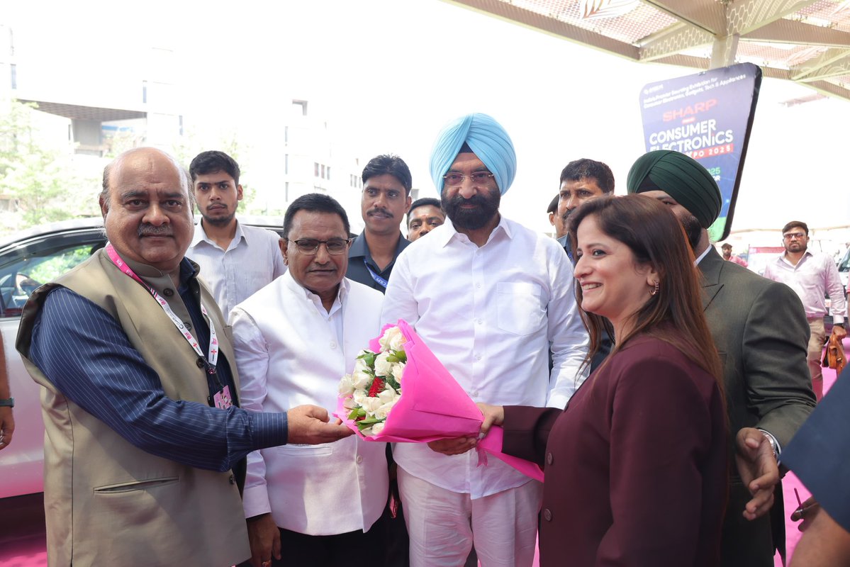 mssirsa's tweet image. It was a pleasure to inaugurate the Gifts World Expo and Consumer Electronics World Expo at Bharat Mandapam today.
These exhibitions showcase India's rising potential in the gifting and electronics sectors.
Proud to see such innovation and entrepreneurial spirit in the…