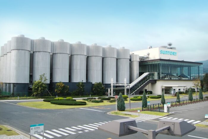 SideKyoto's tweet image. いよいよ夏休みに突入🌻涼しい館内で工場見学はいかがでしょうか?🤩長岡京市にある「サントリー〈天然水のビール工場〉京都」では、予約をすればプレモルの製造ラインを見学することができますよ♪巨大モニターで流れる迫力満点の映像は見応え抜群😄
kyotoside.jp/entry/summer-v…