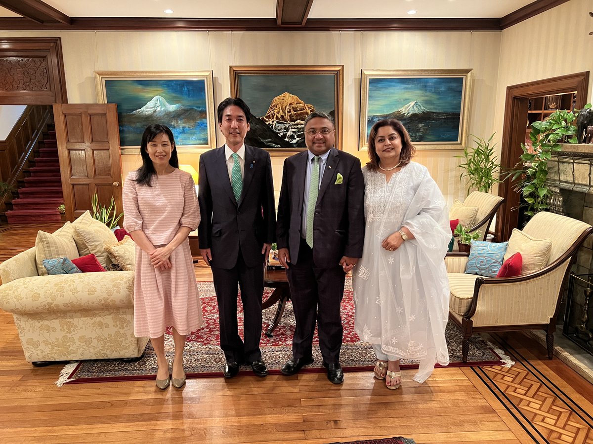 minoru_kiuchi's tweet image. 【対話と信頼-今週の外交報告】
シビ・ジョージ駐日インド大使ご夫妻より大使公邸にお招きいただき、妻とともに夕食会に参加しました。(1枚目)…