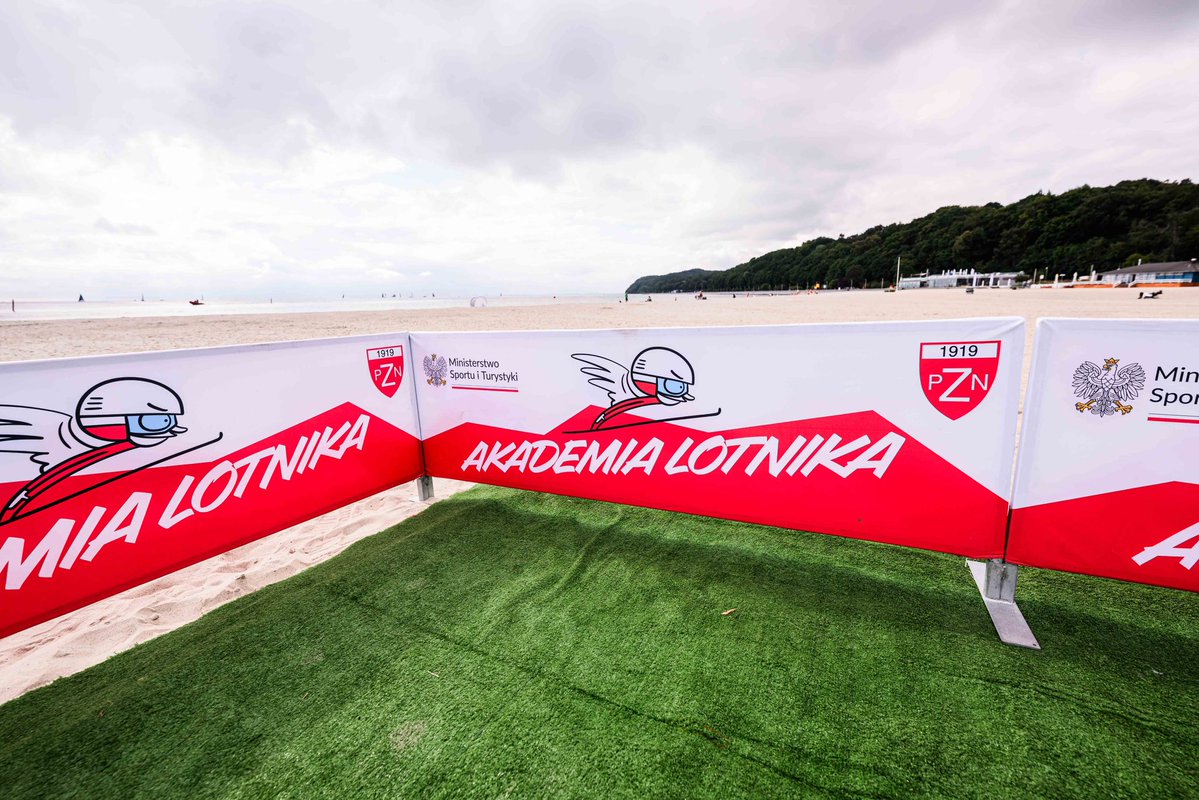 pzn_pl's tweet image. 🏖️⛷️ Skoki narciarskie na PLAŻY!
Akademia Lotnika w Gdyni od PZN ląduje dziś na Gdynia Sailing Days. Miasteczko stanęło na plaży
📅 24–25 lipca 2025
📍 Plaża w Gdyni
Wbijasz? Zabierz znajomych, rodzinę i wpadaj do nas! 😎
#skijumpingfamily