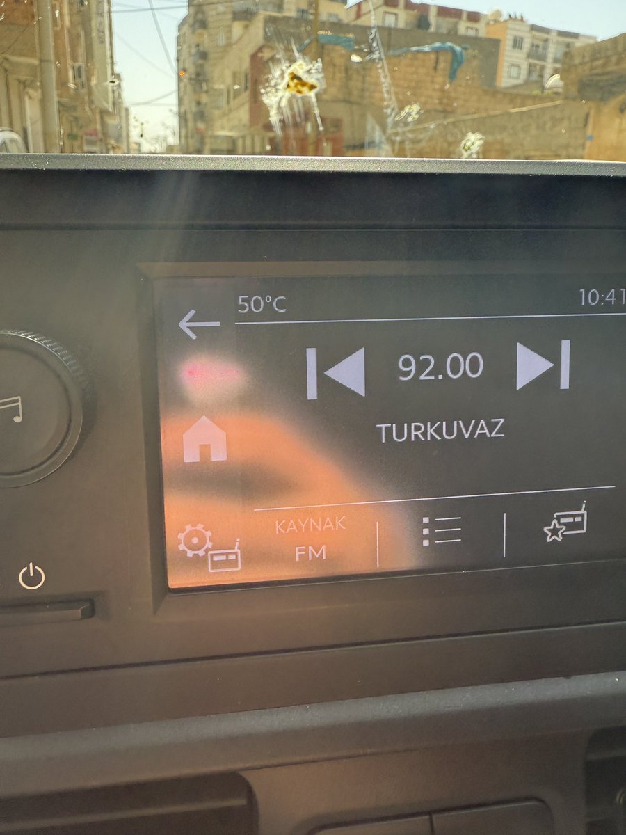 Tarih: 24 Temmuz 2025
Yer: Mardin
Hava sıcaklığı 50 dereceyi bulmuş durumda… 2025 yılındayız ve bu kavurucu sıcakta bazı mahallelerde hâlâ elektrik yok.
Yetkililerin bir an önce olaya el atması rica olunur.
<a href="/Mardin_Valiligi/">Mardin Valiliği</a> <a href="/KiziltepeKymlk/">T.C. Kızıltepe Kaymakamlığı</a>