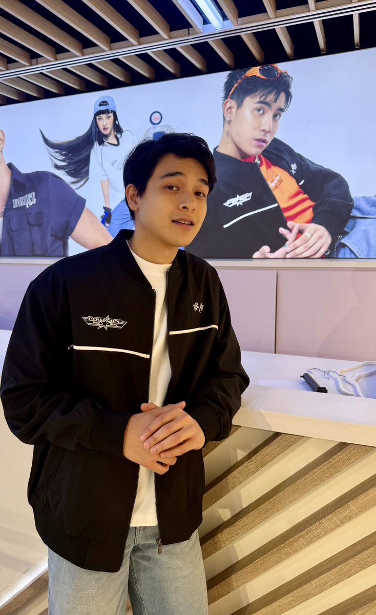 VinceMaristela's tweet image. basta suot ni idol, bibilhin ko yan
BBS BRINCE
@brentymanalo @PENSHOPPE