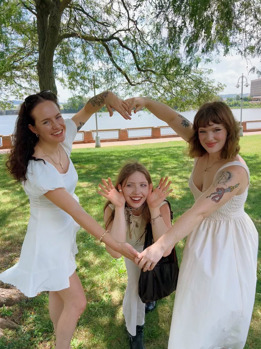 stuff1eee's tweet image. two best friends in the world rn♥️