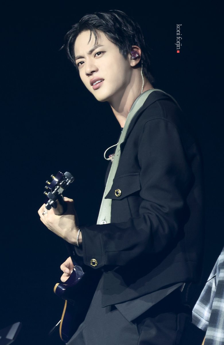 btsforever1207's tweet image. 250723 Dallas day2 HD
Rock JIN๐ธ
#๋ฐฉํ์๋
๋จ์ง #JIN #์ง #Jin_Echo #RUNSEOKJIN_epTOUR_Dallas #RUNSEOKJIN_epTOUR_Dallas_DAY2