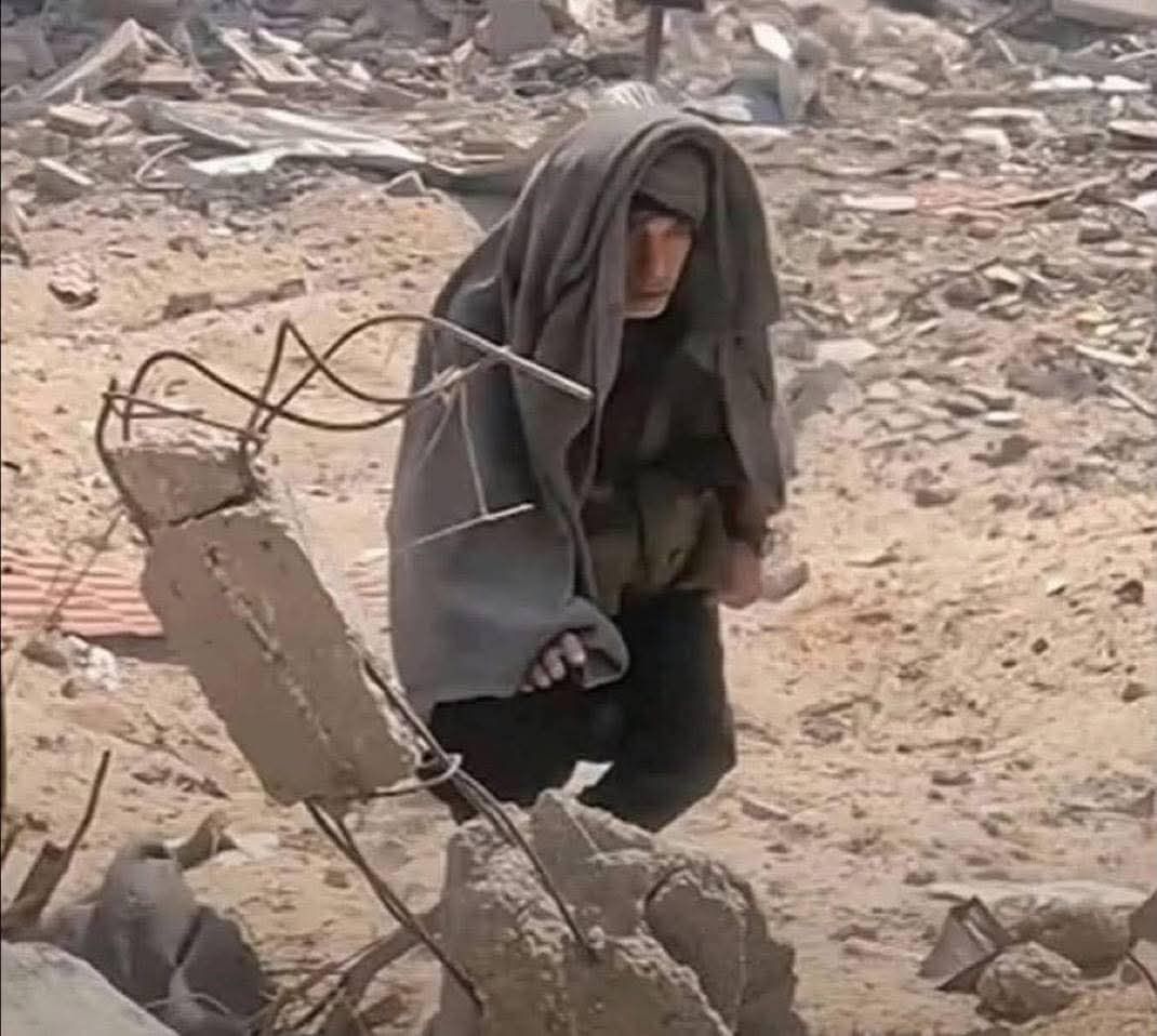 يا شيخنا
لقد ضربتَ في الأرضِ ضربةً لَيُفَرِّقَنَّ الله بها بين الحق والباطل إلى قيام الساعة