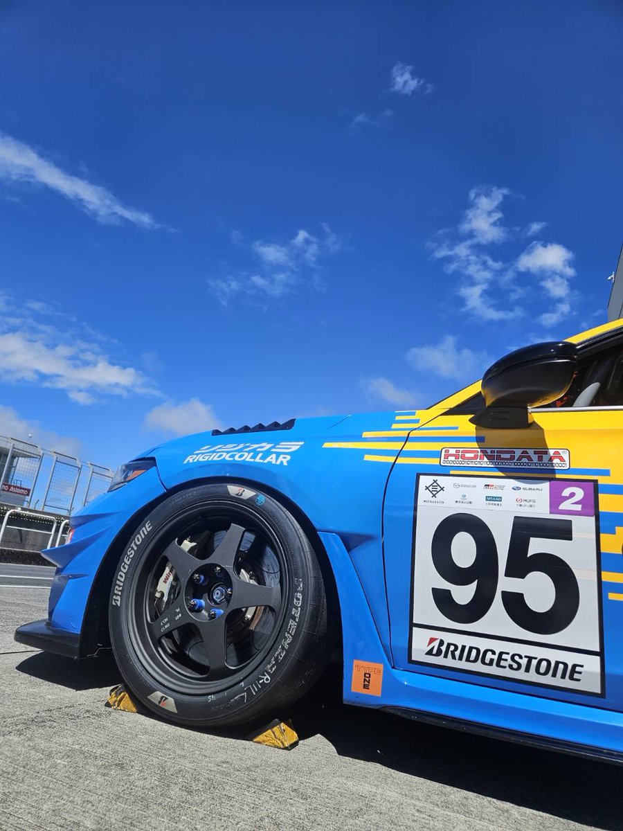 オートポリス入りました！
抜けるような青空☀️
今週末のレースに向けて準備開始です🔥

#honda #spoonsports