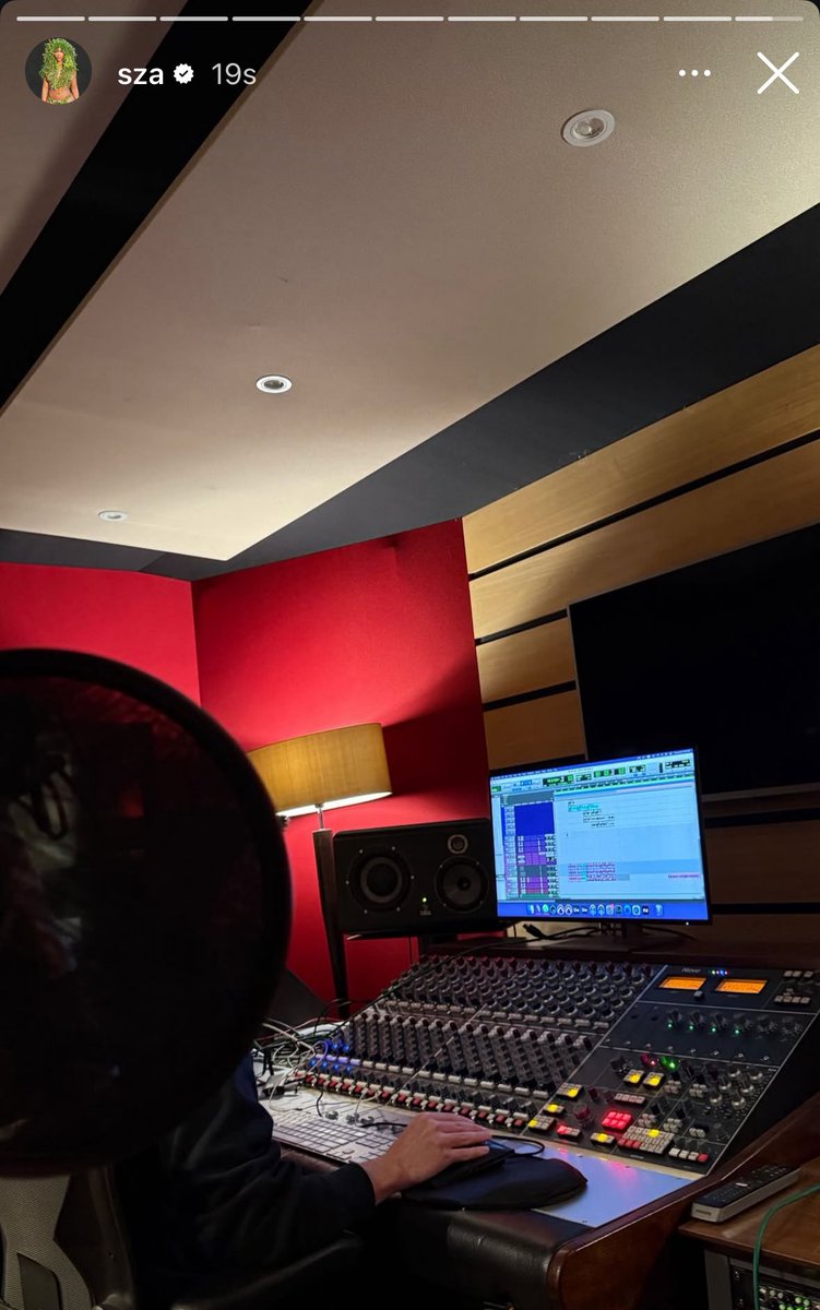 szacentral's tweet image. 🚨 SZA IS IN THE STUDIO OMFG