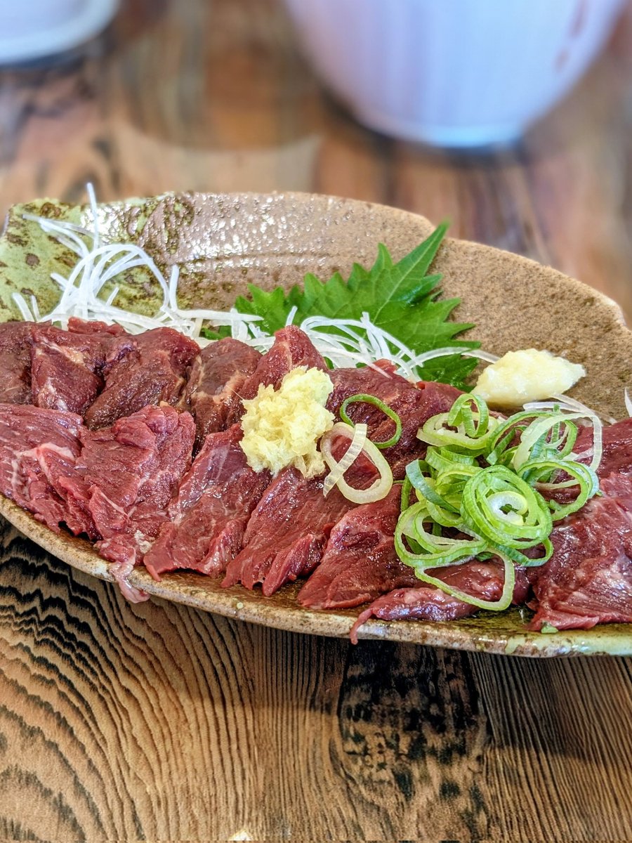 amineamon32 tweet picture