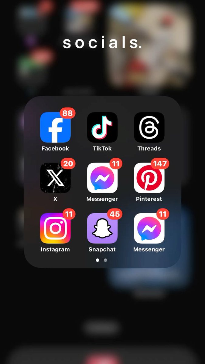 onyerofe's tweet image. Qoute with your top 5 favorite apps, even if your phone memory is full you can't delete them.
Let's go馃槀