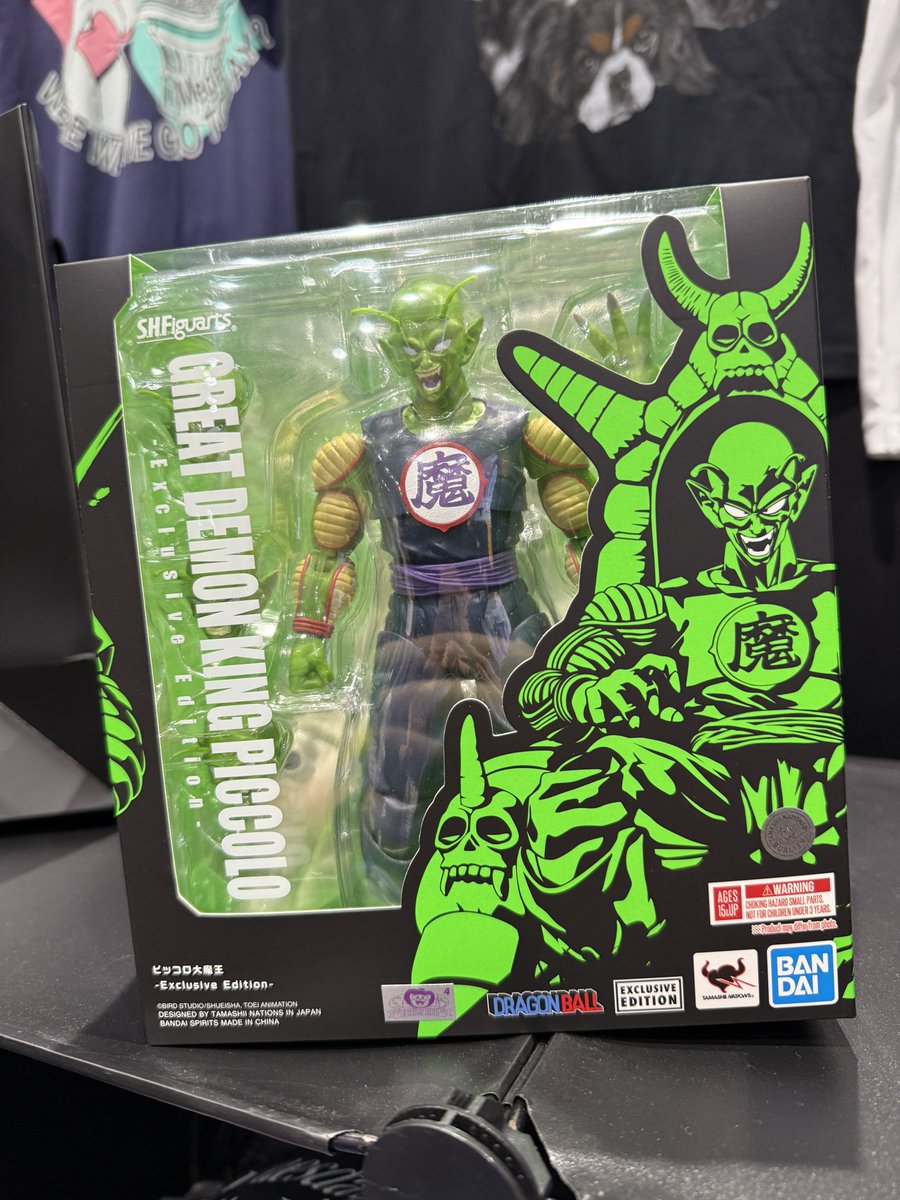 Got all the exclusives I wanted in first hour of Comic Con. Literally too good at this