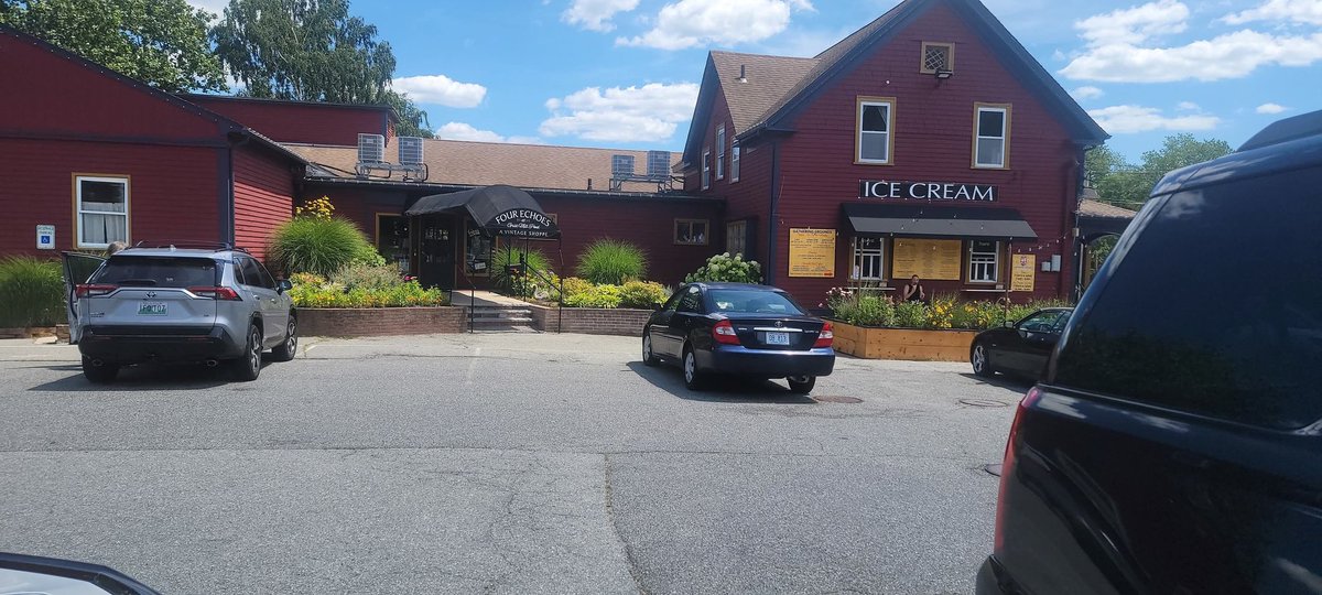 One of my favorite places to visit in Seekonk. #fourechos #Massachusetts #thrifting