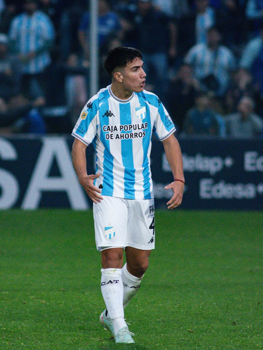 "Cuando me aburría en el partido contra Boca, le daba el balón a Paredes para volver a quitárselo"

🎙️: Kevin Ortiz