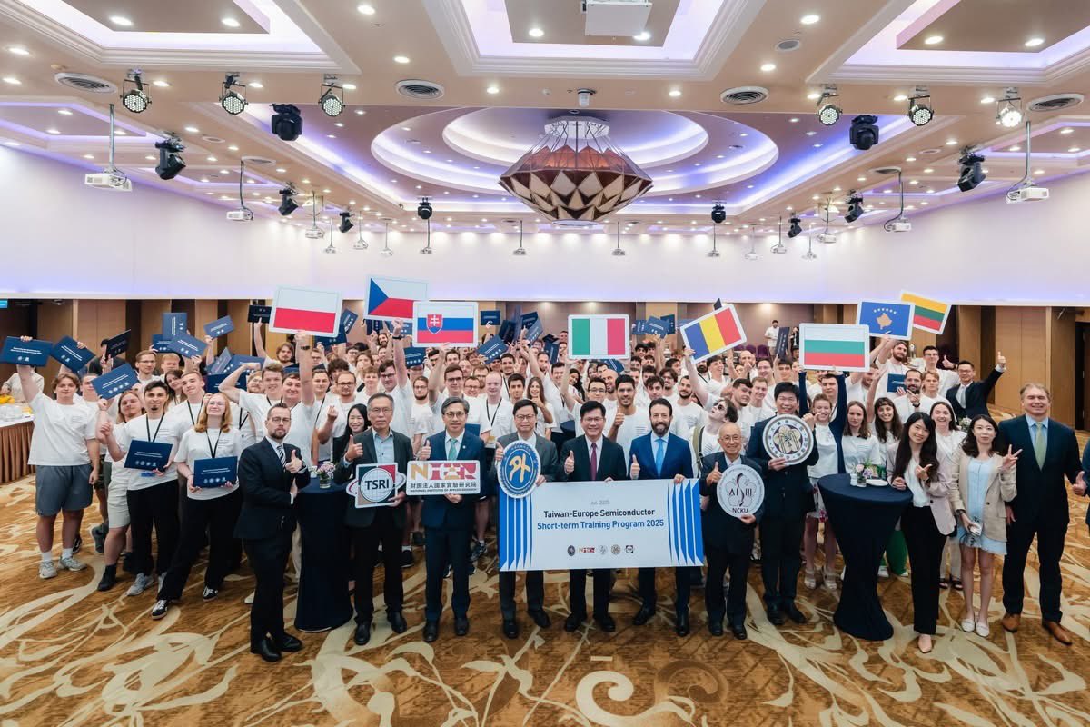 chia_lung's tweet image. Welcomed 119 young talents from 8 EU countries for the #Taiwan–#Europe Semiconductor Training Program—a key step to strengthen tech & talent ties and build a resilient, non-red supply chain.
We will keep working with like-minded partners to advance cooperation.