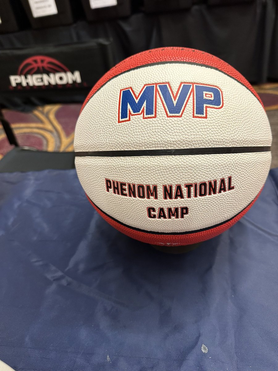 jaleejayyy's tweet image. TX ➡️CA to work @PhenomAmerica. The Lord has favor over me. 🤩🏀