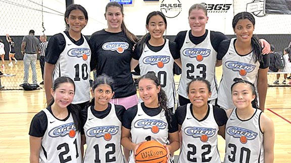 CalHiSports's tweet image. Girls of Summer: A Swoosh & A Dance.
20th yr of series with @HaroldAbend hitting the road to check out players coming up and others seen before continued at Thousand Oaks & Anaheim (Sat-Mon). San Jose Cagers squad was dominant.
calhisports.com/2025/07/23/gir…