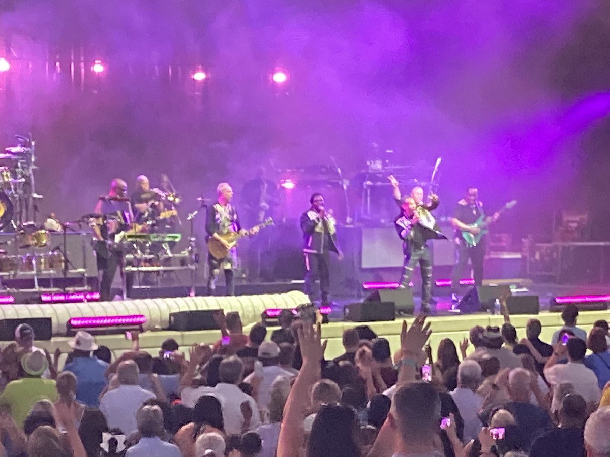 MatthewSocey's tweet image. Growing up in Flint in the 70s, it seemed like every jukebox in every bar/restaurant/arcade/etc. had 45s from @EarthWindFire. Tonight, I finally got to experience them live @EverwiseAmpWRSP. A fun evening of great music and friends + the shower when I got home was great!